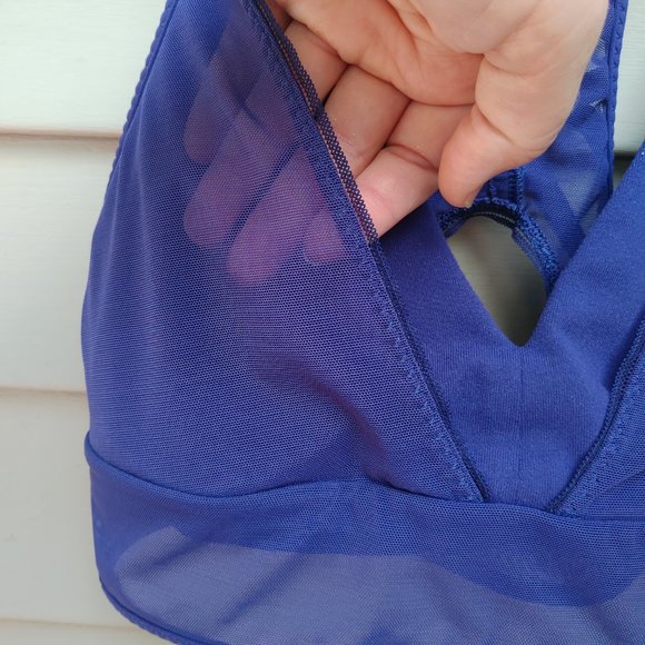 Lululemon Essential Rhythm Blue Sports Bra Lace-Up Back Detail Mesh - Picture 5 of 11